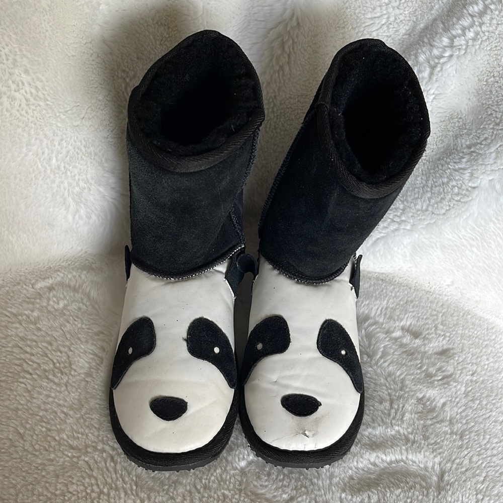 EW Sherpa-lined panda boots